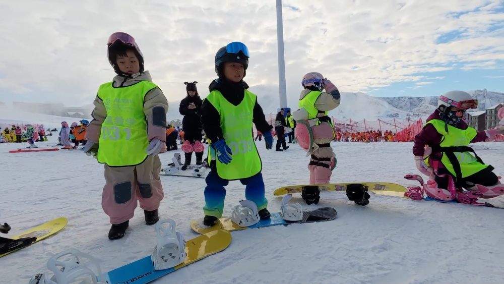 新华视点|乘冬而起 向雪而行——冰雪经济高质量发展新观察