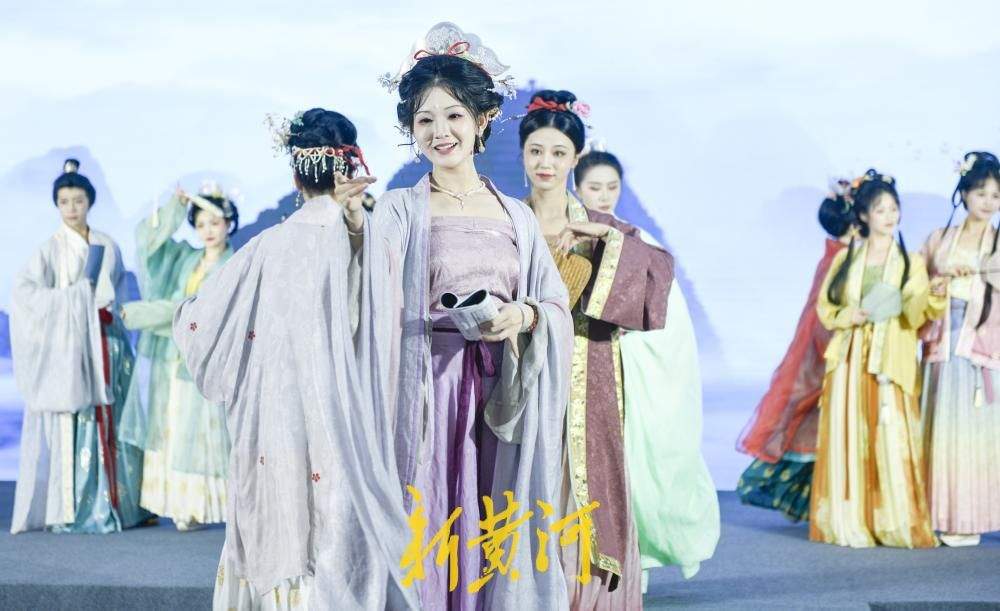 古乐悠扬华服流光，这场端午宋韵汉服秀太惊艳