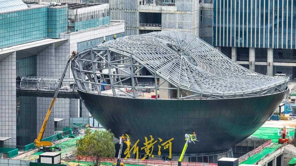 济南CBD特色建筑现身，如“茶碗”一般立在广场之上