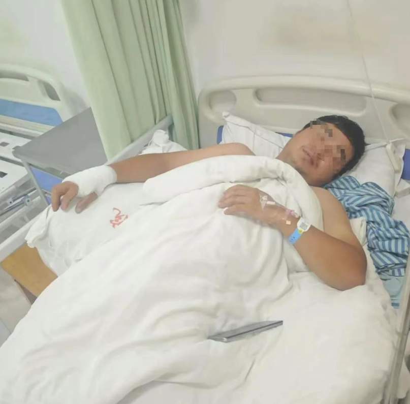 34岁男子手部外伤住院，医院要求检查前列腺，卫健委回应
