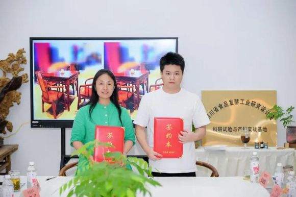 柏卡姿受邀出席天府黄花梨商洽会，梨香遇植萃，链启共富路