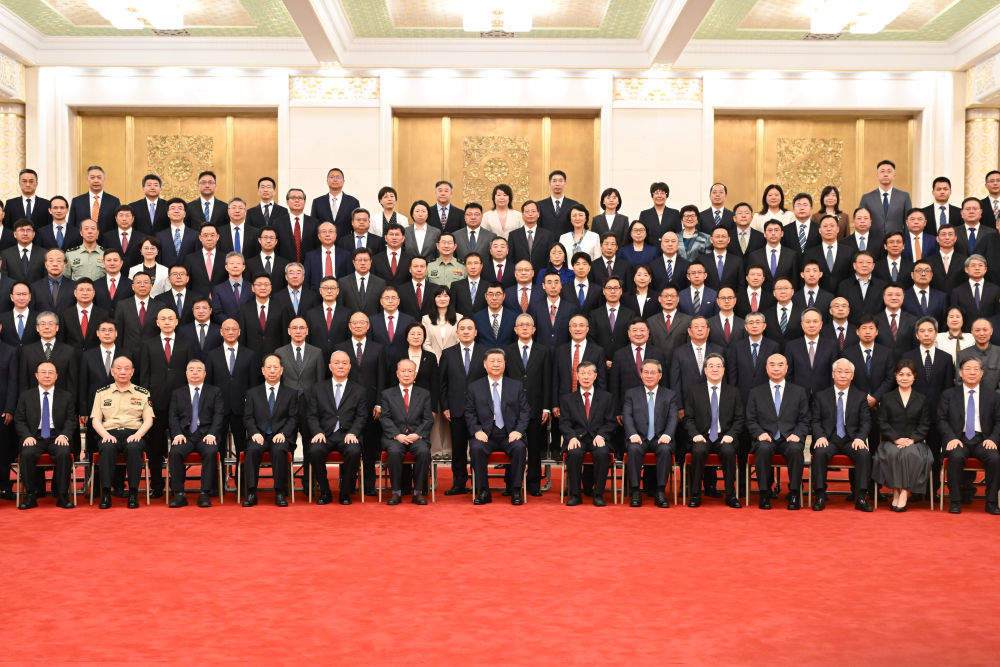 勇攀高峰，向着科技强国目标坚定迈进