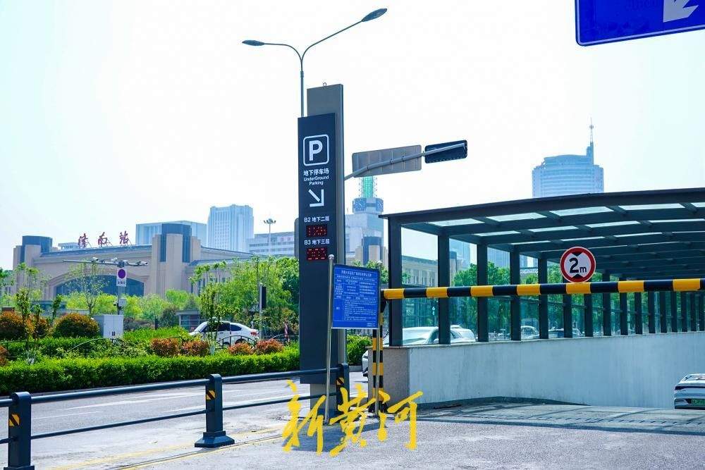 给噪音“加个罩”！济南火车站北广场出入口装上透明“静音墙”