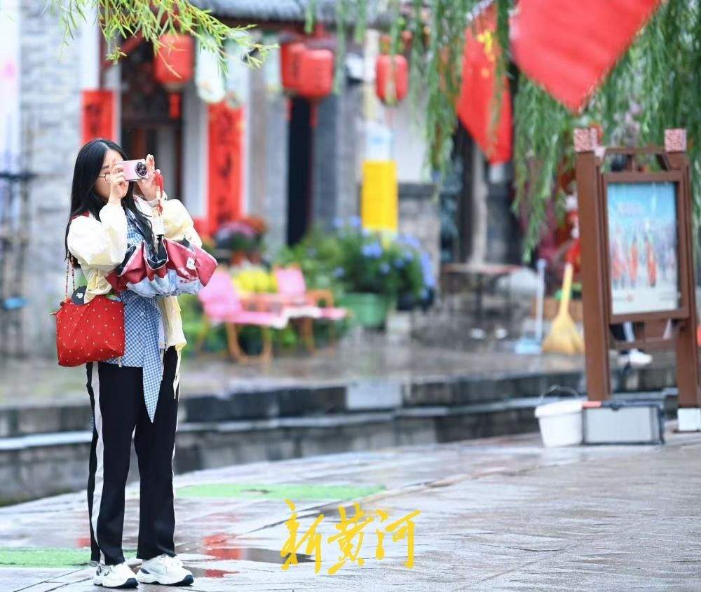 泉城秋凉气温骤降，明府城寻泉热度不减