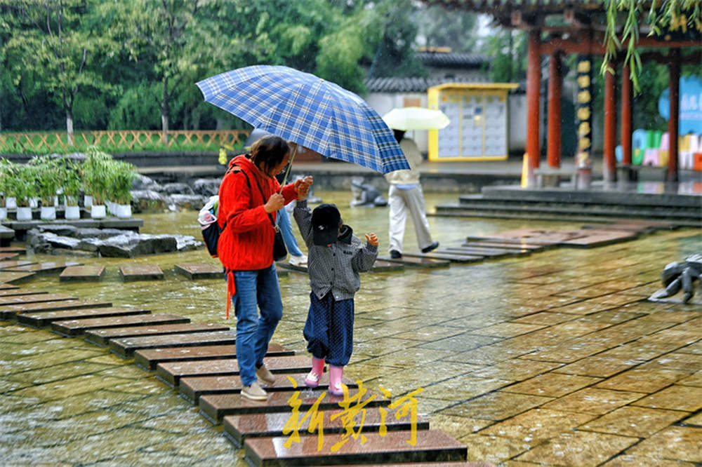 秋雨又至，五龙潭现“清泉石上流”