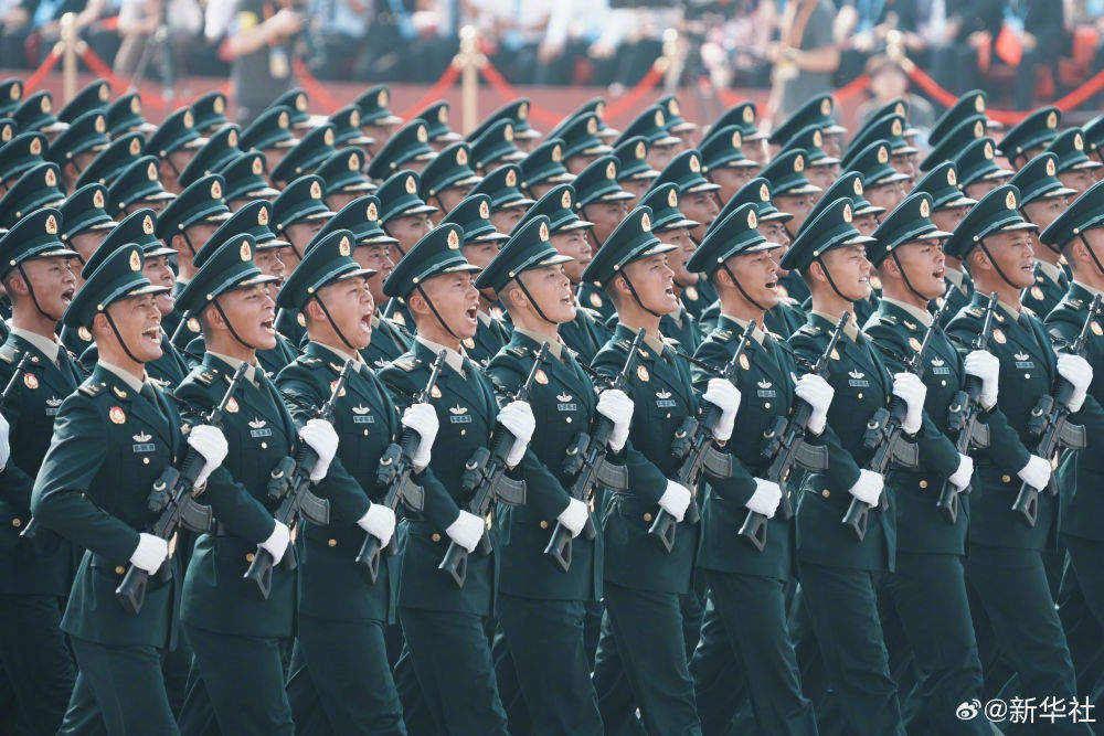 阅兵复制粘贴照来了