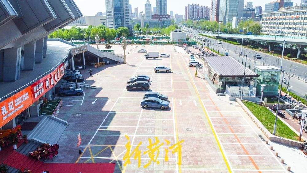 济南：省体新增约500个停车位 地铁施工区域“还地于停”