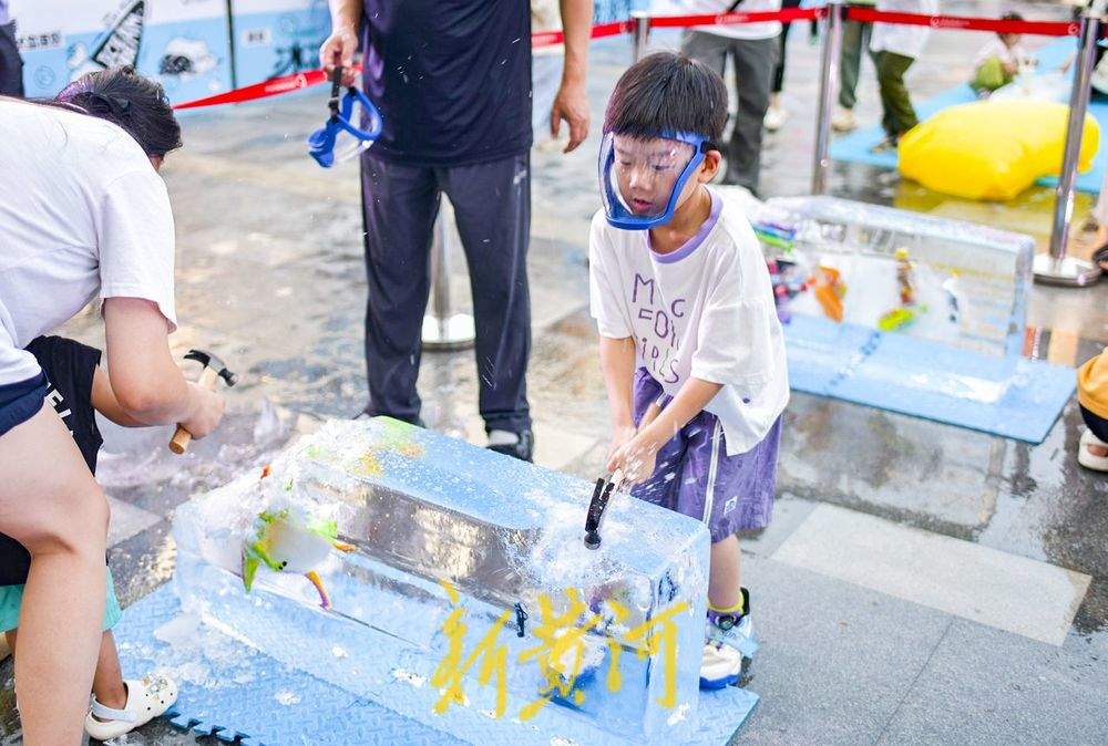 一年四季 泉在济南丨冰块里面挖呀挖 凿冰寻宝觅清凉