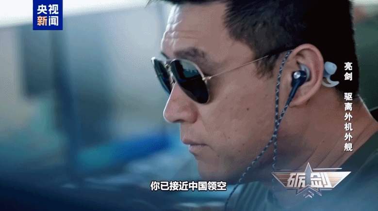 双机起飞、平行卡位、红外弹出击，歼-16霸气驱离外机！全程影像公布
