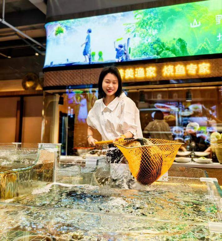 5年新开4家餐厅,留守女孩蜕变网红“掌柜”