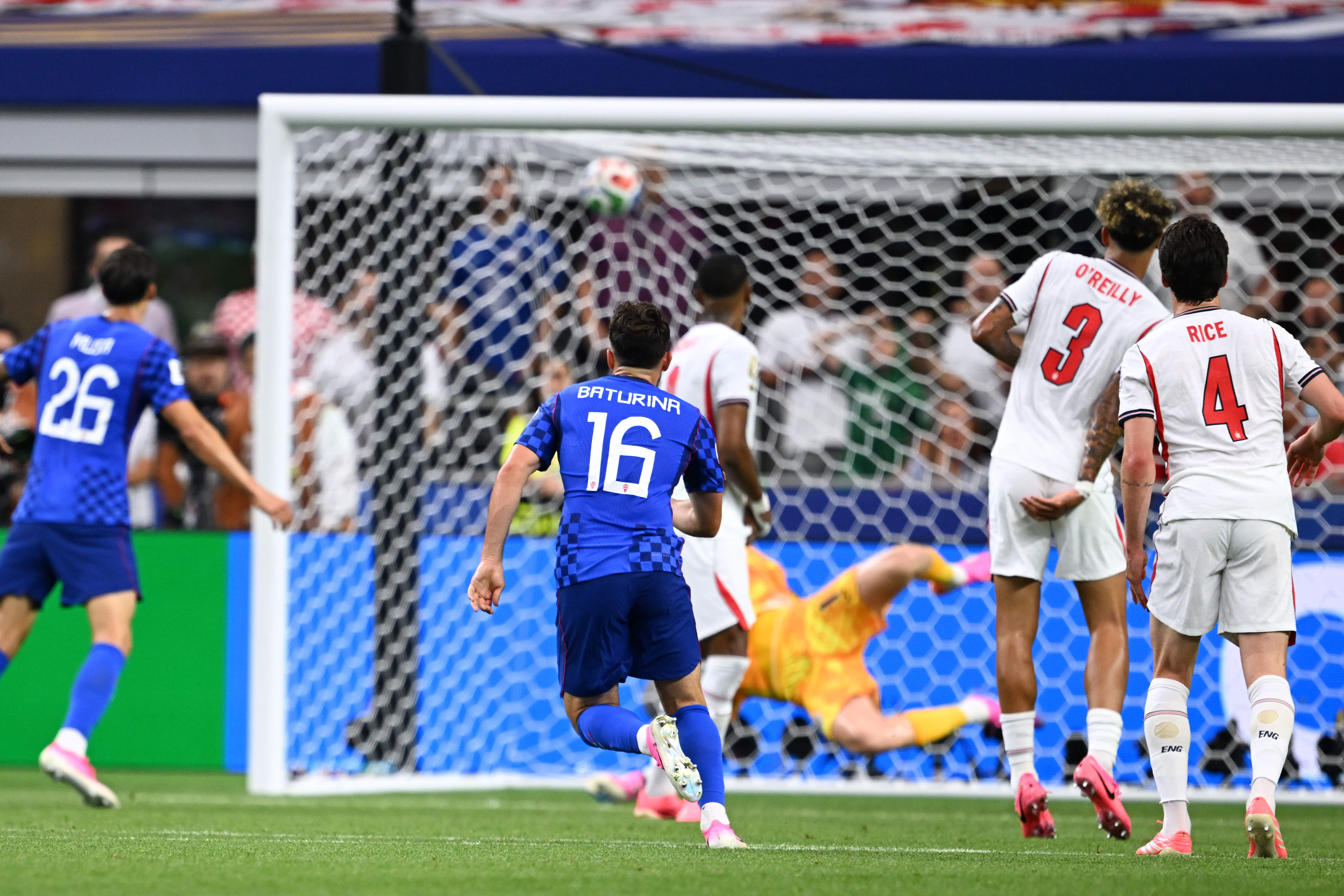 世界杯早知道丨进球盛宴 凯恩双响！英格兰4-2战胜克罗地亚取开门红