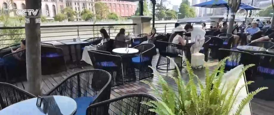 “规则先行”激活夏日消费“新”潜力 外摆经济在有序中火热“升温”