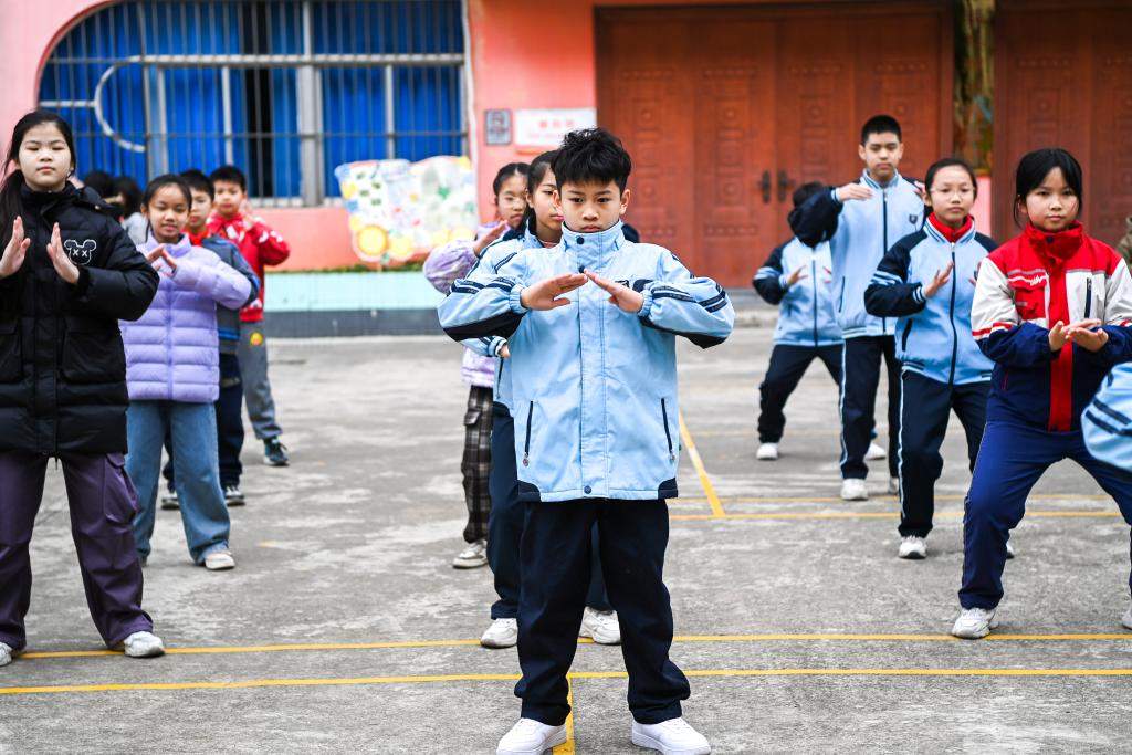 中国风街舞点燃巴黎，“小孩哥”啥来头？