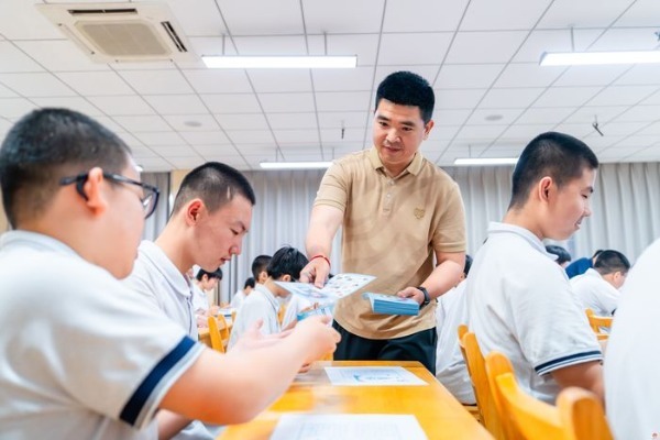 惜水、爱水、节水，从我做起丨济南市城乡水务局走进济南稼轩学校开展节水宣传活动