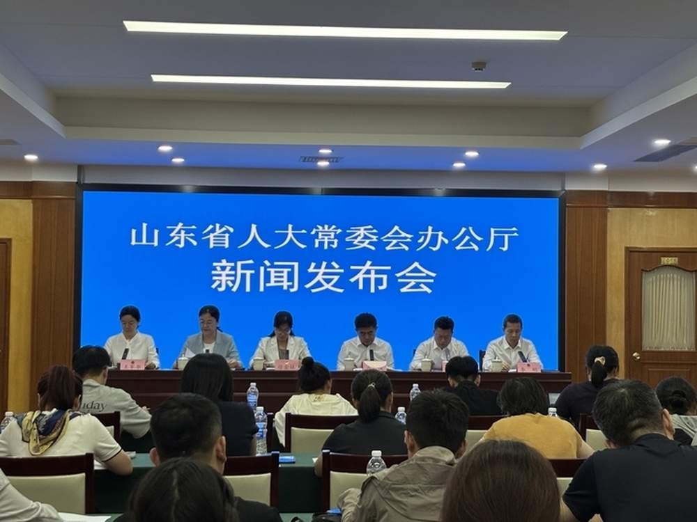 《山东省气候资源保护和开发利用条例》审议通过，大型风电太阳能项目建成后应落实生态修复恢复工作