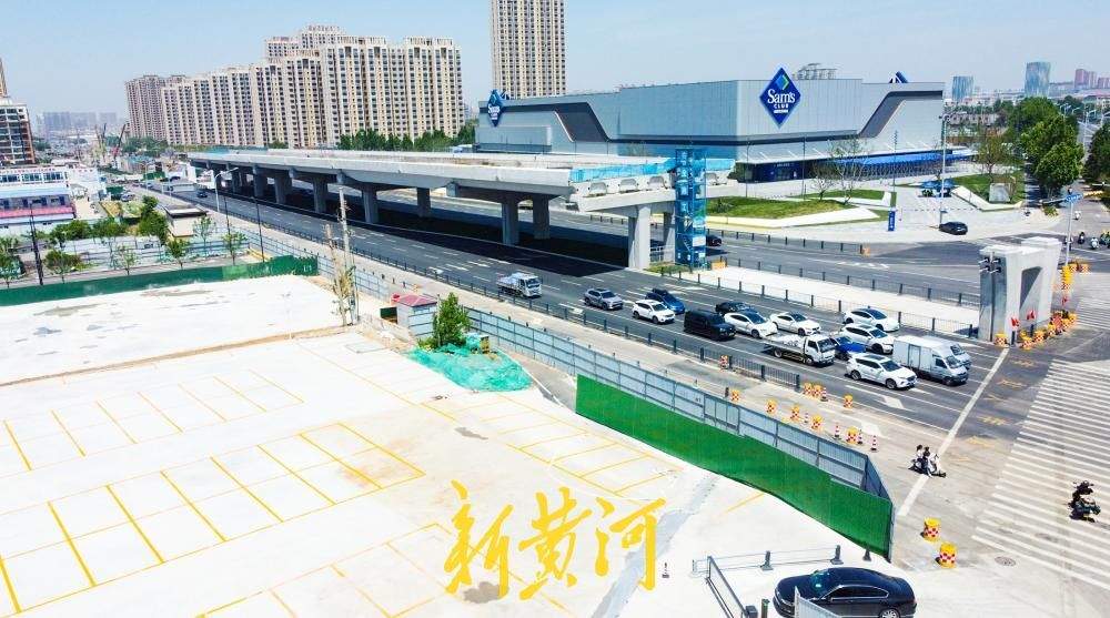 路网“成环”停车扩容 济南首家山姆会员商店周边道路全线开通