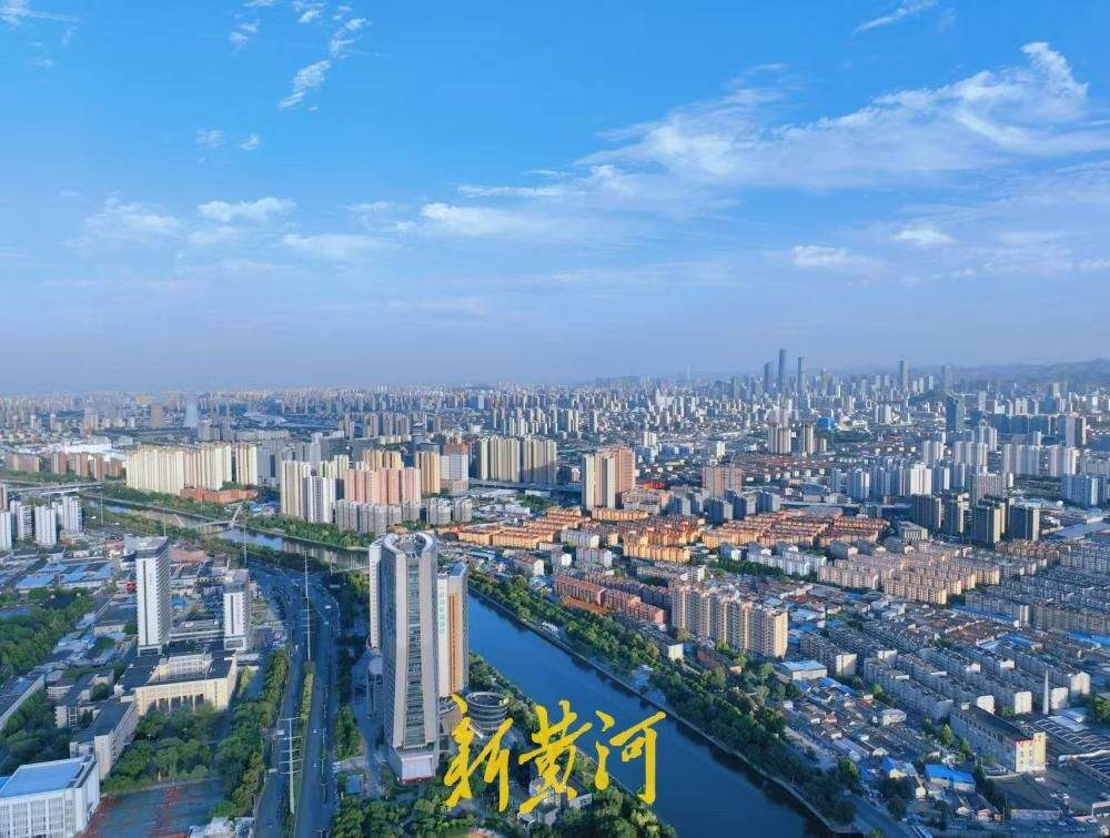 国庆遇上泉城蓝，小清河蓝天白云相映成趣