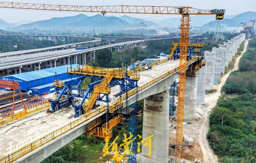 两座连续梁同日合龙！济枣铁路建设取得新进展