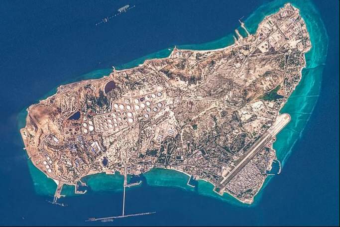 伊朗官员表示将“果断反击”美军夺岛