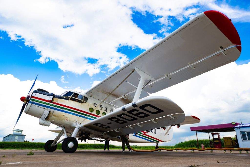 “飞防”护航丰产路 “北大荒”推进旱田航化作业