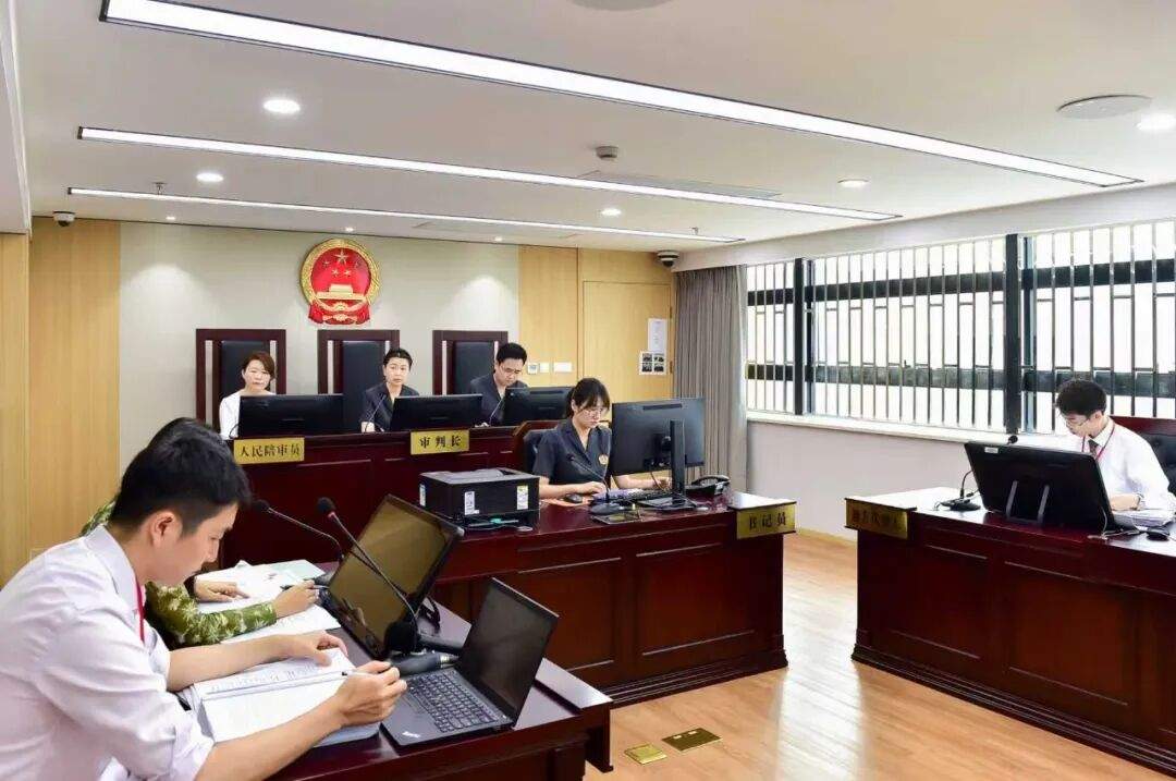 2名17岁男生往火锅里小便，家长被判赔220万！法院披露“海底捞小便门”案件详情