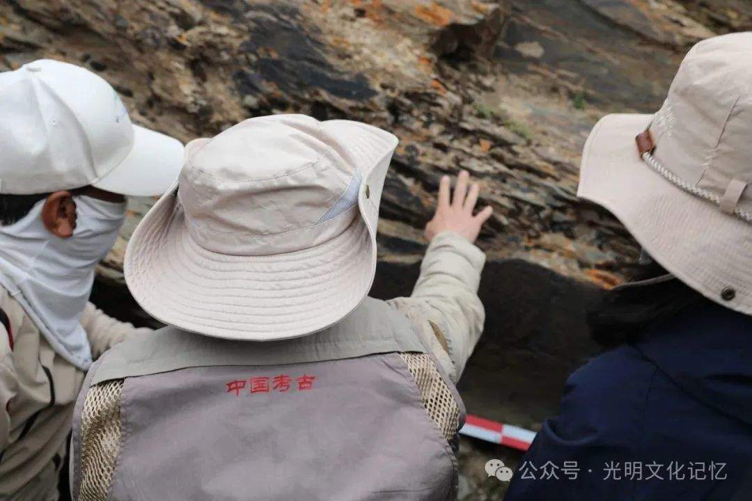 秦始皇派人去昆仑山采长生不老药的石刻找到了