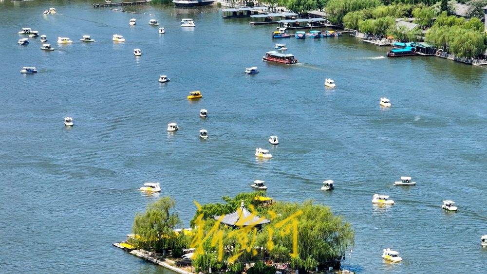 一年四季 泉在济南｜春雨后迎湛蓝通透天，泛舟明湖感受诗情画意