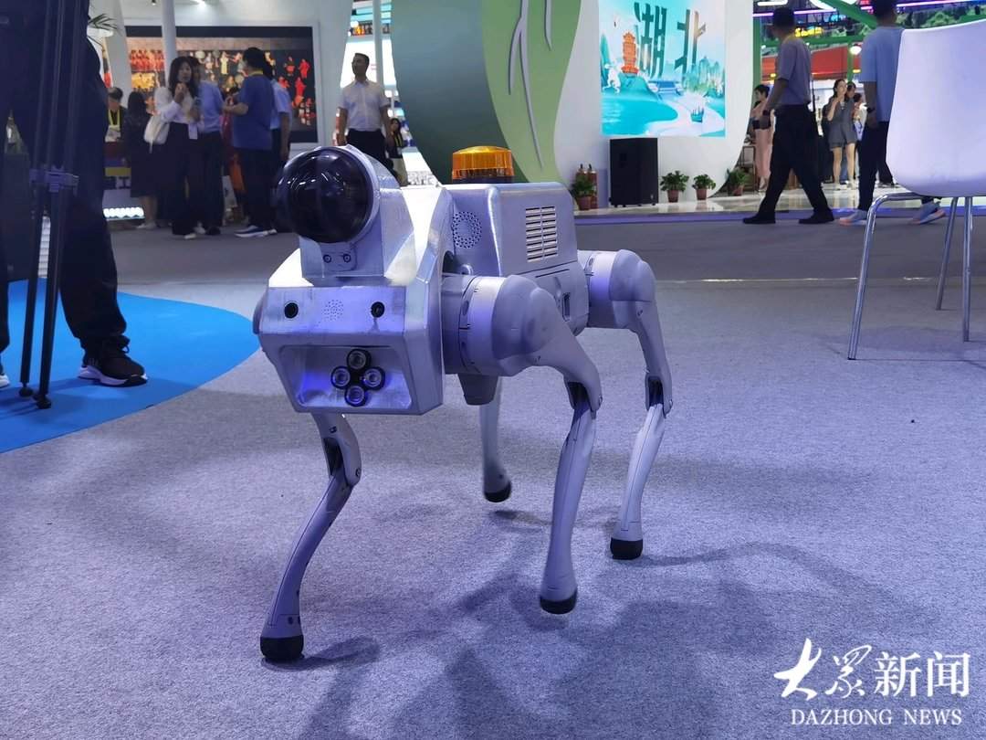 工业母机、国潮琉璃、人工智能……山东好品“上新”丝博会