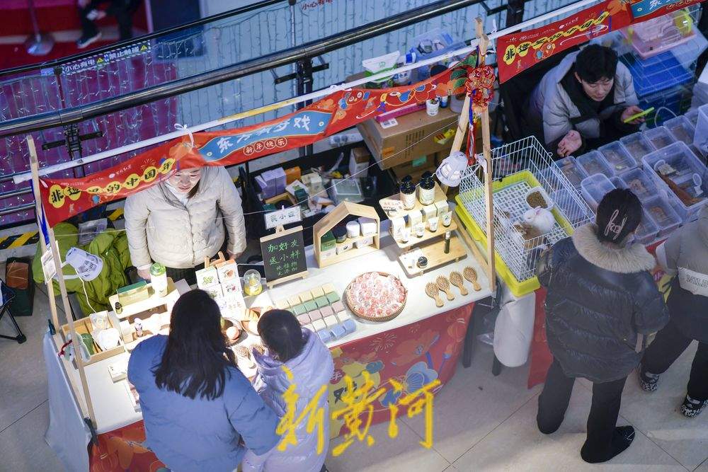 商场市集年味浓 市民“赶集”忙