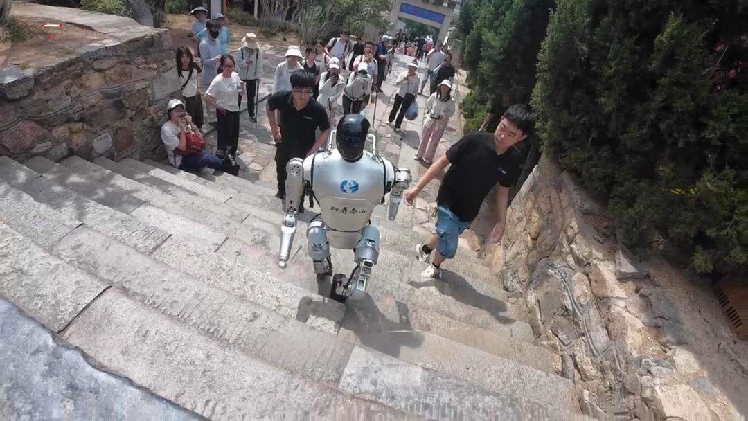 两个月“跑”出山东首台人形机器人,优宝特的“秘诀”是啥?