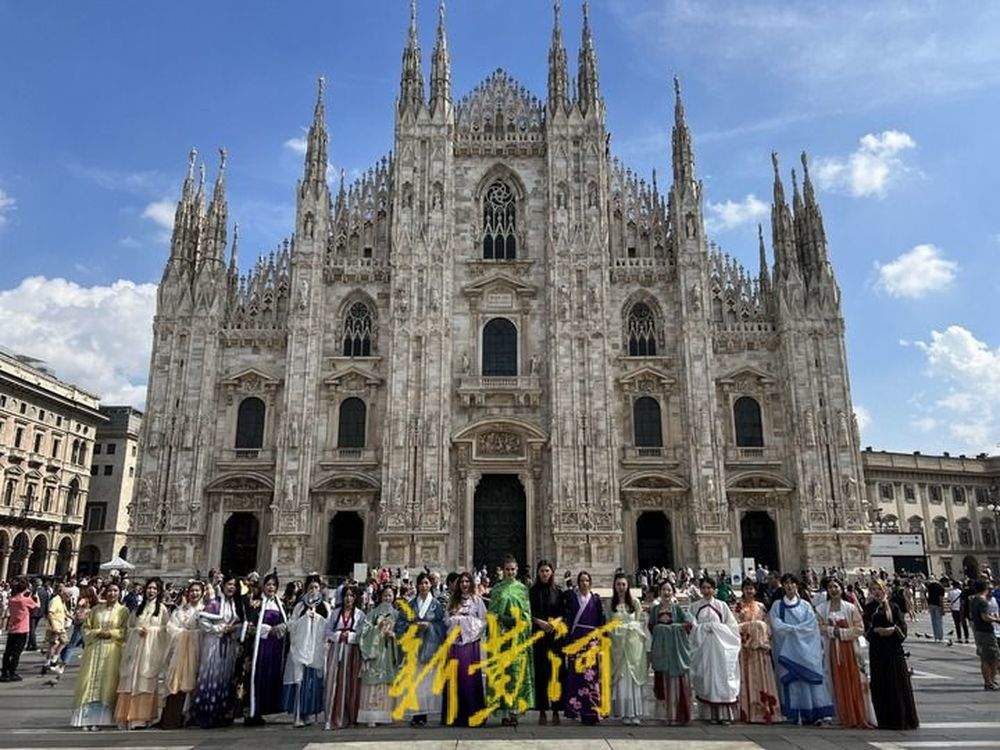 让世界看到中国时尚 锦色华光：周锦的时尚传奇