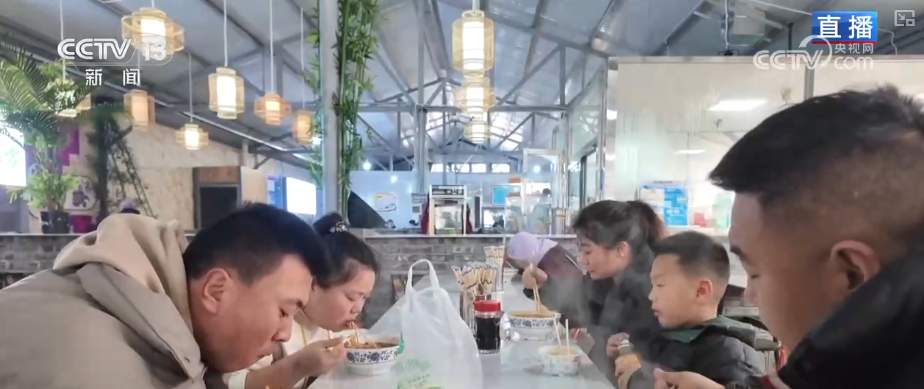 “菜篮子”“果盘子”量足价稳物丰 添彩火热“年经济”