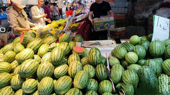 上市后高开低走，济南多种应季水果价格“腰斩”