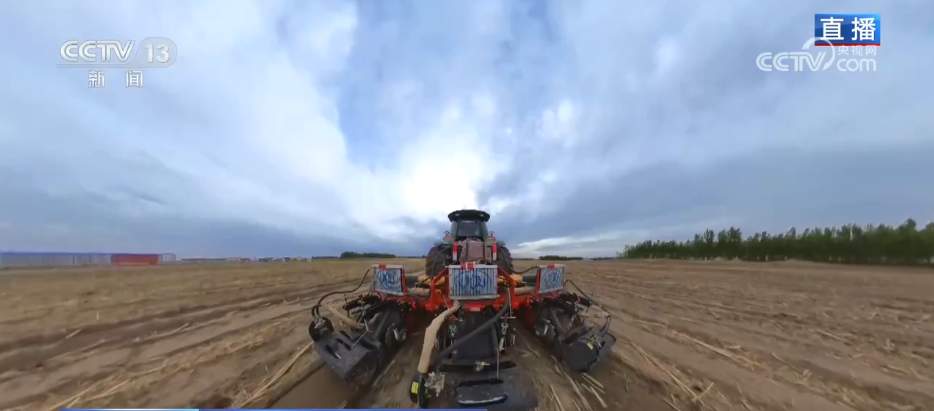 智能农机“唱主角” 希望的田野描绘好“丰”景