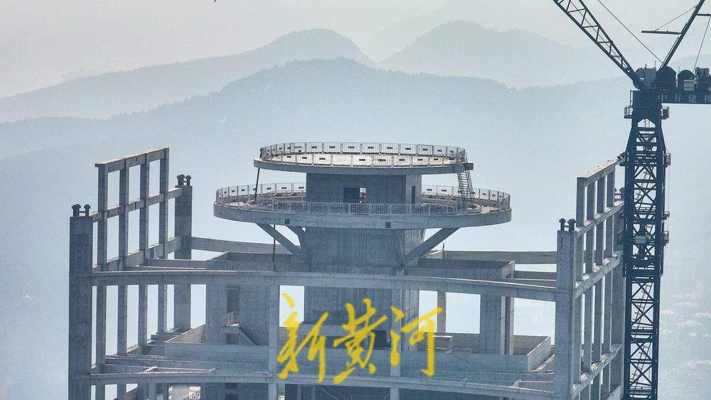 济南300多米高空机场现身 远看外观似火炬