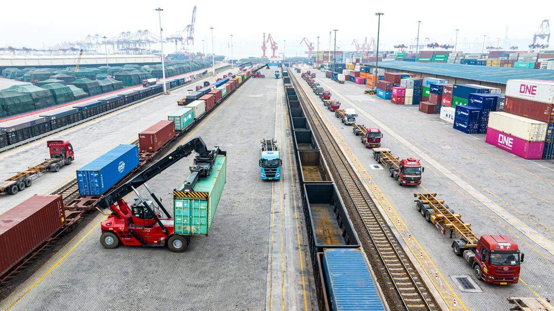 单日装卸1949车！山东港口海铁联运中心年内第五次刷新纪录