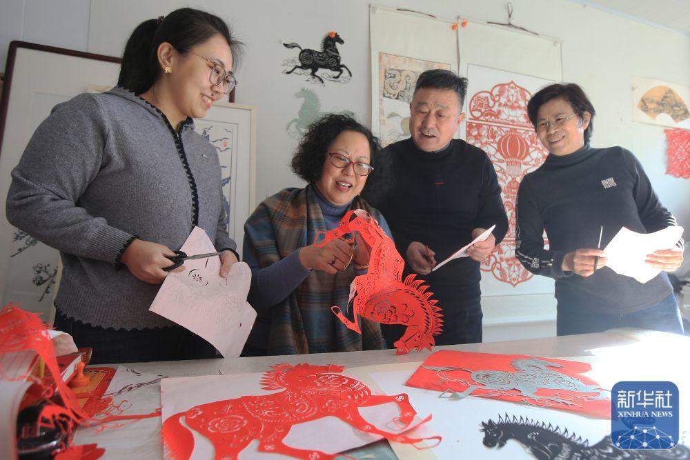 山东：文创“马”力全开迎新春