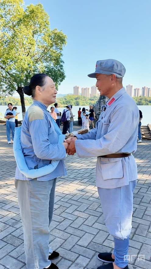 红星照耀中国丨于都河畔重演烽火送别 薪火接力传承长征精神