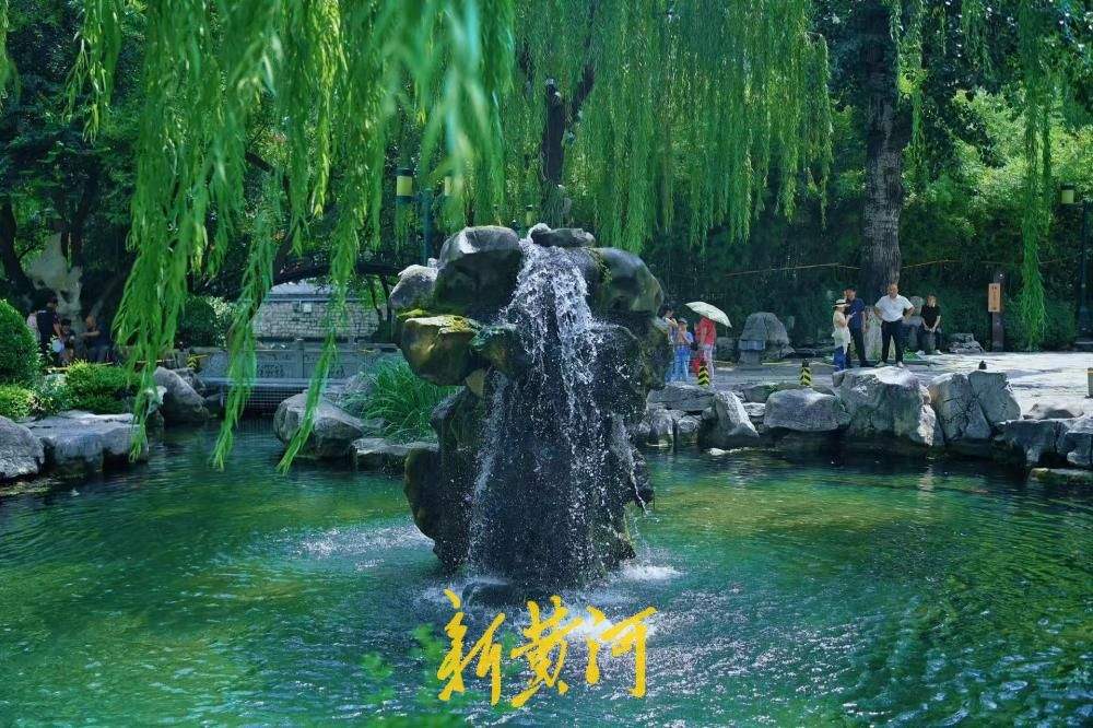 趵突泉、黑虎泉地下水位迎九连涨，月牙飞瀑满目清凉