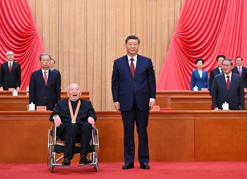 时政微观察丨军旗永向党