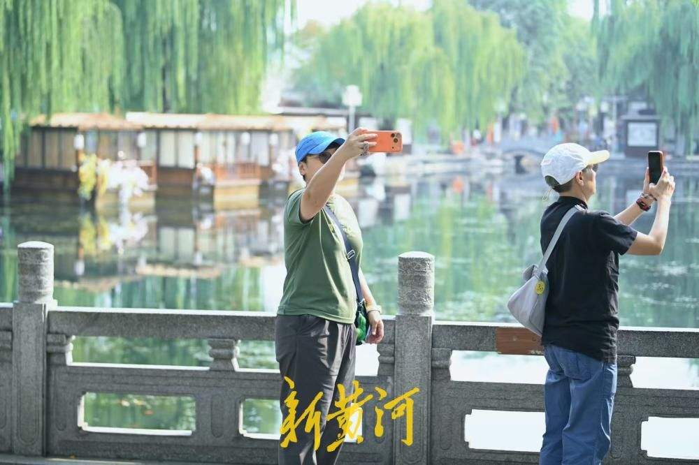 一年四季 泉在济南丨打卡济南曲水亭街 游客用镜头定格泉城初秋好风光