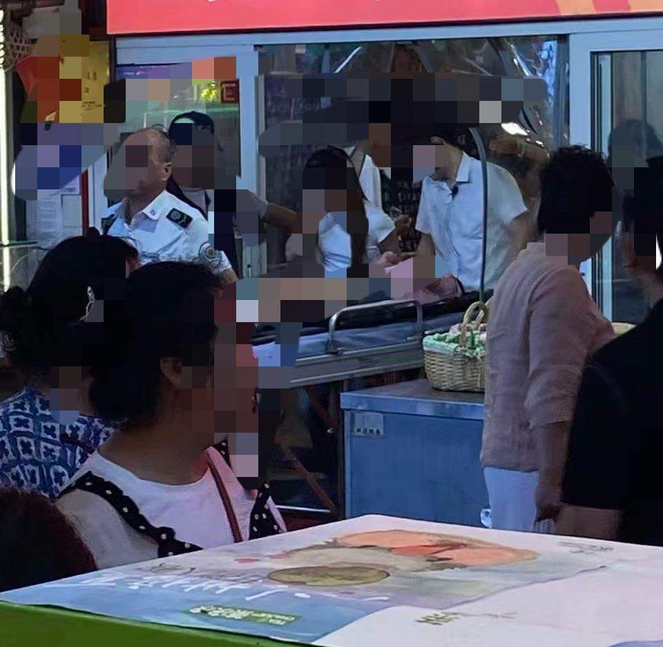 广东女子在南昌吃小炒辣到“呼吸性碱中毒”送医，店家：只有一盘较辣，已为其免单