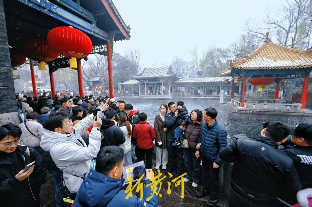 春雪映泉城 “趵突腾空”美轮美奂