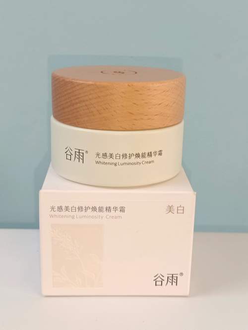 告别“熬夜脸”和“黄气”,你的肤质适合哪款美白面霜?这篇说清楚了