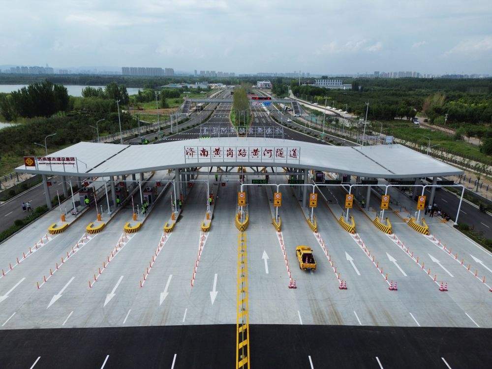 我国最大直径水下盾构隧道建成通车