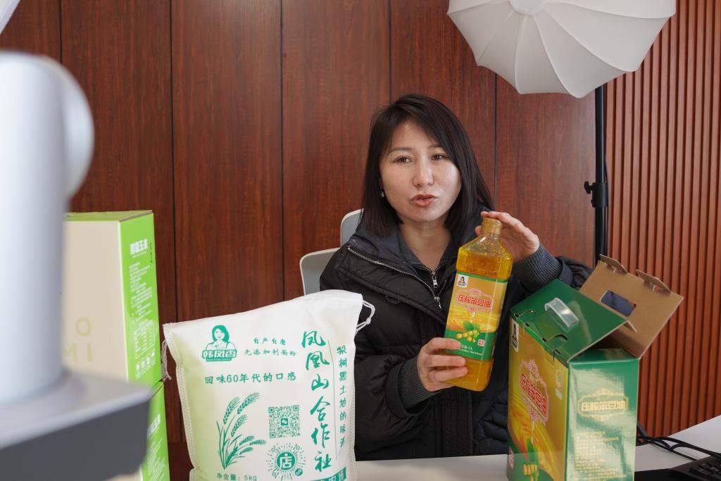 代表委员在身边丨是花名册，也是“工作宝典”