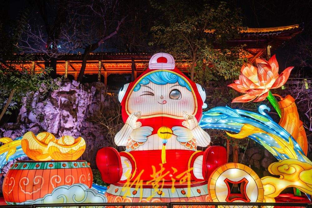 【网络中国节·春节】“泉”在济南过大年｜年味十足！花灯闪耀黑虎泉畔