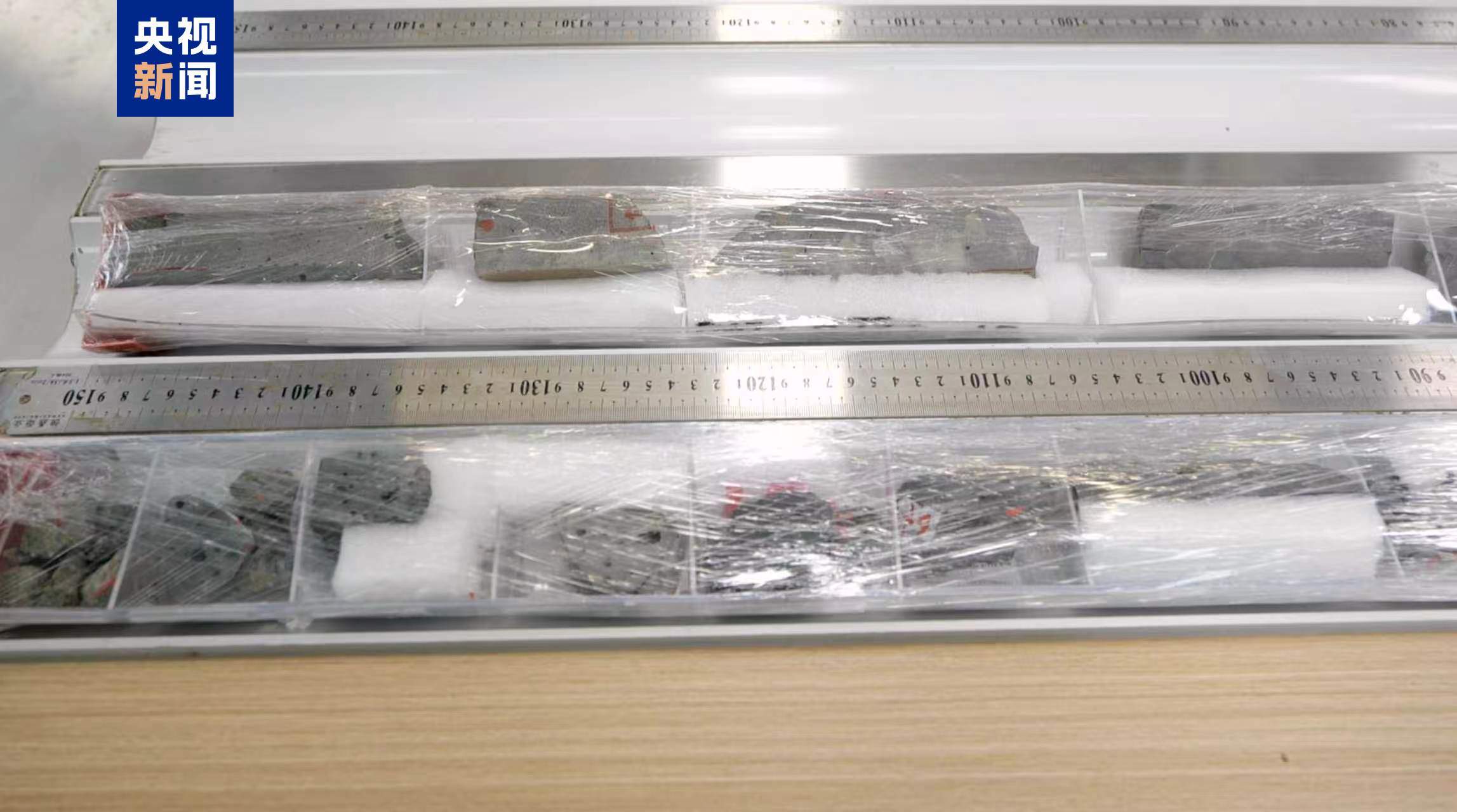“梦想”号南海试钻成功 钻获深海洋盆玄武岩样品