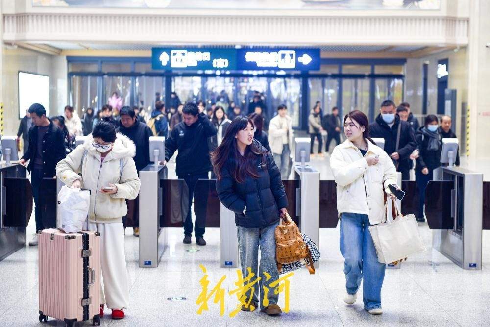 春运迎来最后一波高峰，驻济高校开学催生“三流叠加”