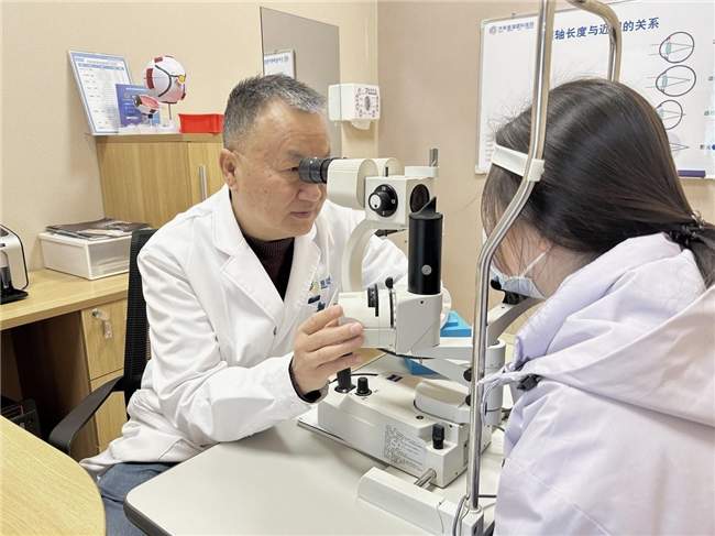 开学季视力防控不松懈 济南普瑞眼科张立贵院长提醒:记得带孩子做全面视力筛查